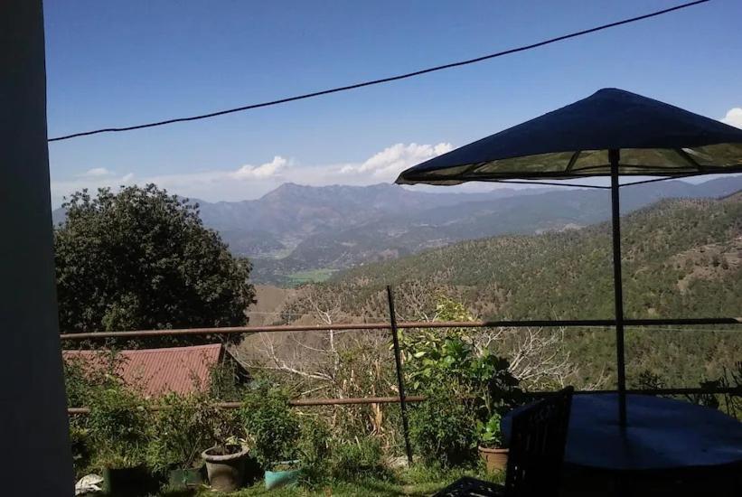 The Royal Mountain Hotel Ranikhet Bagian luar foto